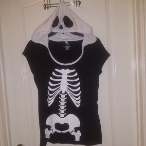 Hooded skeleton tshirt 💀